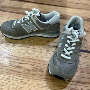 New balance retro sneaker classic 574 women’s size 9